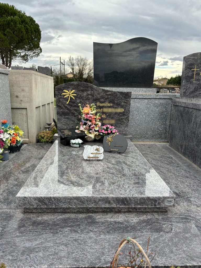 Monuments funéraire en granit Mass Blue