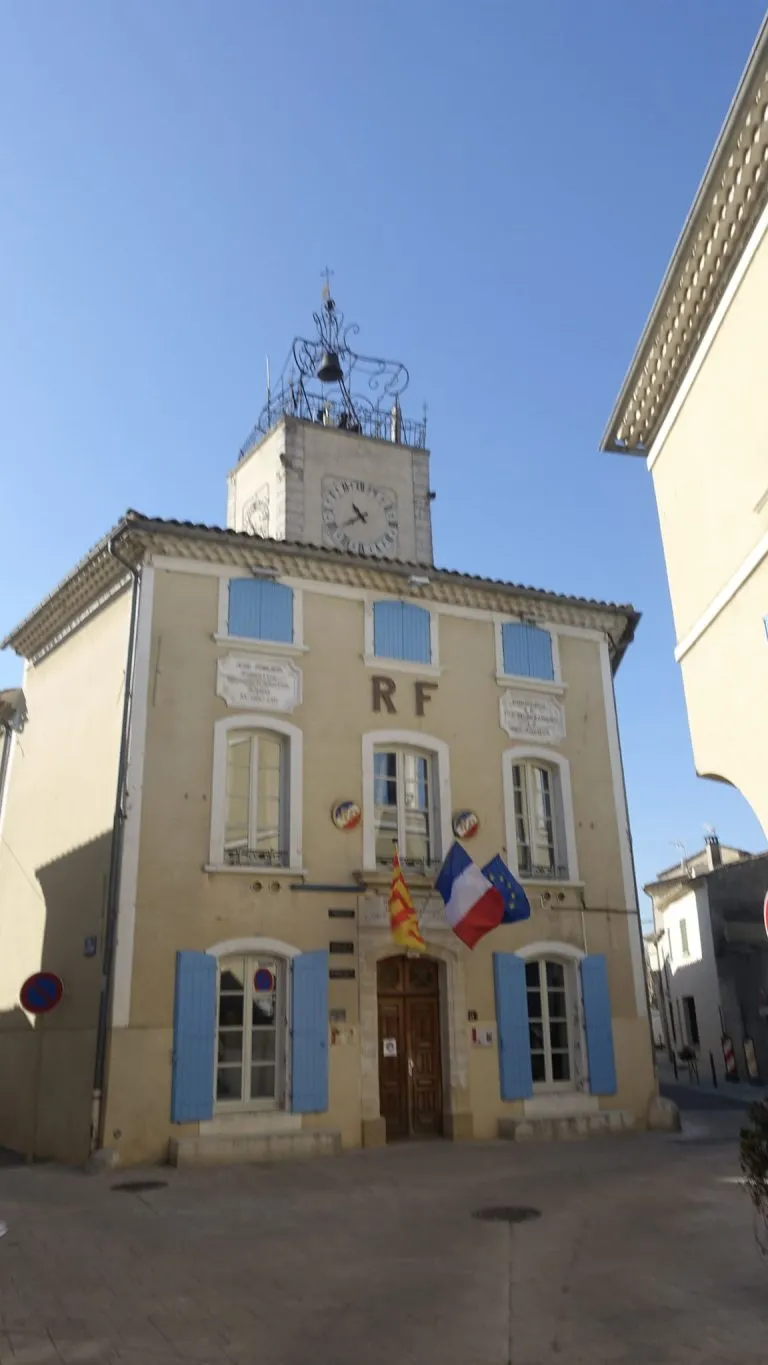 Caderousse  (84860)