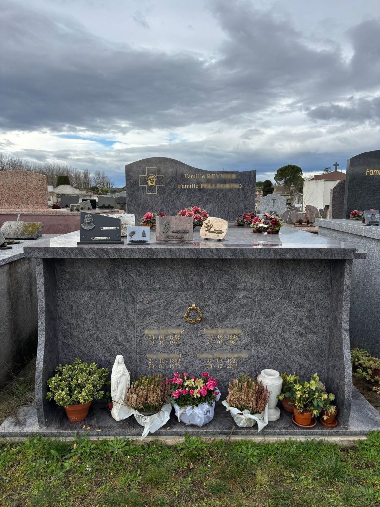 Monuments funéraires en granit